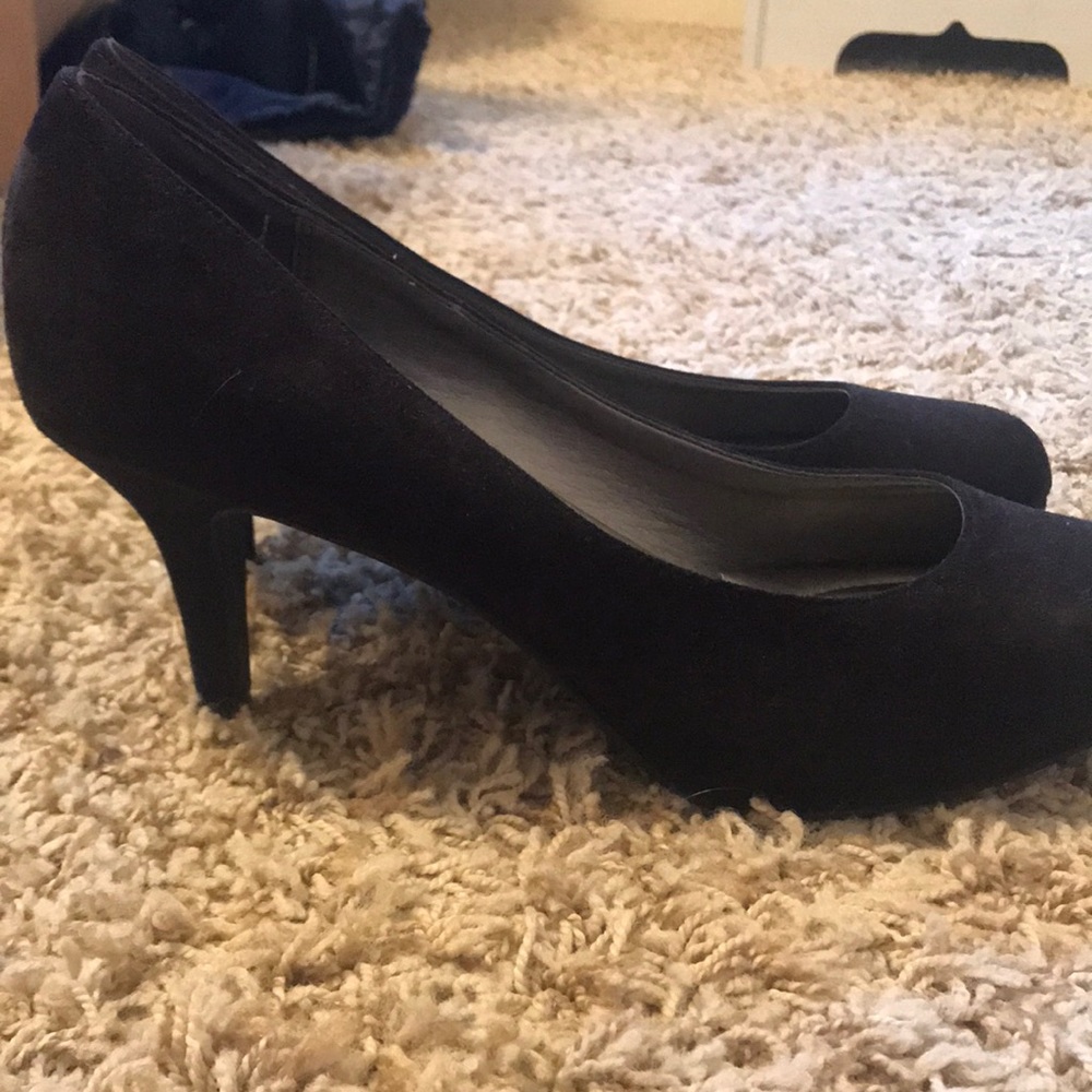 Black Pumps